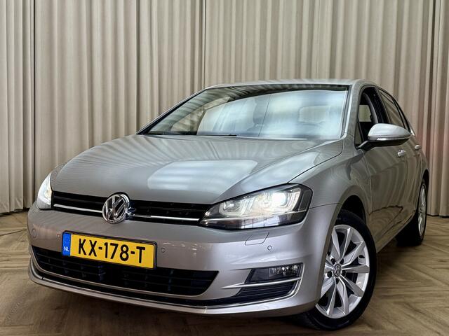 Volkswagen GOLF 1.6 TDI Connected Series *Eerste Eigenaar* Stoelmassage / 1/2 Leder / Adapt. Cruise / Uitklapbare Trekhaak / Carplay / Stoelverwarming / Org.NL!