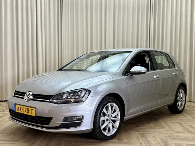 Volkswagen GOLF 1.6 TDI Connected Series *Eerste Eigenaar* Stoelmassage / 1/2 Leder / Adapt. Cruise / Uitklapbare Trekhaak / Carplay / Stoelverwarming / Org.NL!