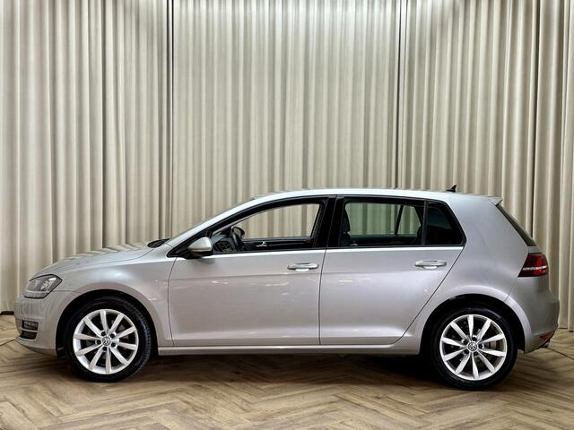 Volkswagen GOLF 1.6 TDI Connected Series *Eerste Eigenaar* Stoelmassage / 1/2 Leder / Adapt. Cruise / Uitklapbare Trekhaak / Carplay / Stoelverwarming / Org.NL!