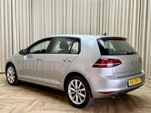 Volkswagen GOLF 1.6 TDI Connected Series *Eerste Eigenaar* Stoelmassage / 1/2 Leder / Adapt. Cruise / Uitklapbare Trekhaak / Carplay / Stoelverwarming / Org.NL!