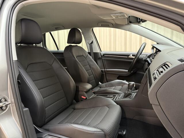 Volkswagen GOLF 1.6 TDI Connected Series *Eerste Eigenaar* Stoelmassage / 1/2 Leder / Adapt. Cruise / Uitklapbare Trekhaak / Carplay / Stoelverwarming / Org.NL!