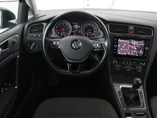 Volkswagen GOLF 1.0 TSI Comfortline | Trekhaak | Carplay | Adaptive cruise | Navigatie | Climate control | Parkeerhulp | DAB | Regen-/lichtsensor