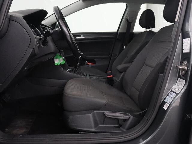 Volkswagen GOLF 1.0 TSI Comfortline | Trekhaak | Carplay | Adaptive cruise | Navigatie | Climate control | Parkeerhulp | DAB | Regen-/lichtsensor