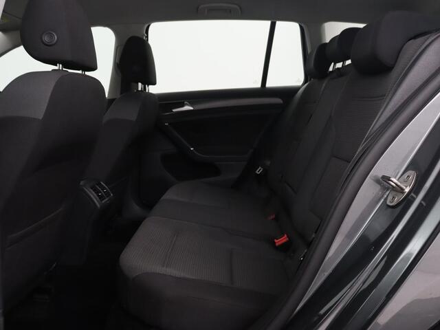 Volkswagen GOLF 1.0 TSI Comfortline | Trekhaak | Carplay | Adaptive cruise | Navigatie | Climate control | Parkeerhulp | DAB | Regen-/lichtsensor