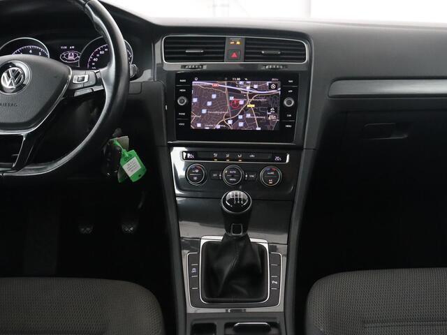 Volkswagen GOLF 1.0 TSI Comfortline | Trekhaak | Carplay | Adaptive cruise | Navigatie | Climate control | Parkeerhulp | DAB | Regen-/lichtsensor