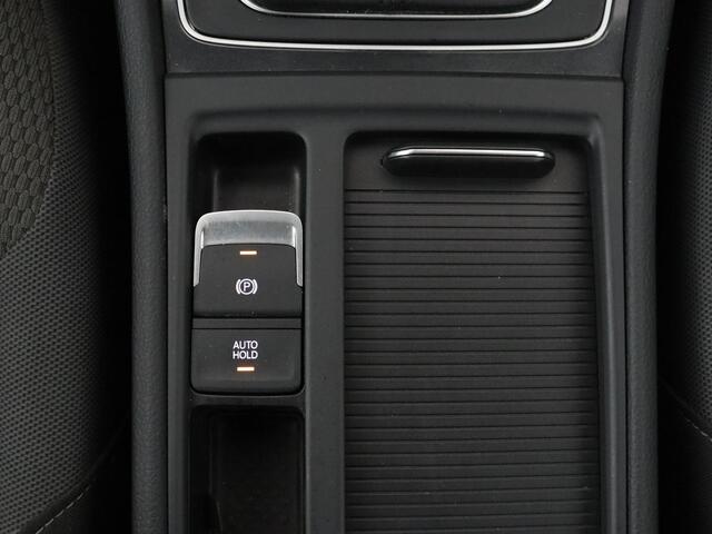 Volkswagen GOLF 1.0 TSI Comfortline | Trekhaak | Carplay | Adaptive cruise | Navigatie | Climate control | Parkeerhulp | DAB | Regen-/lichtsensor