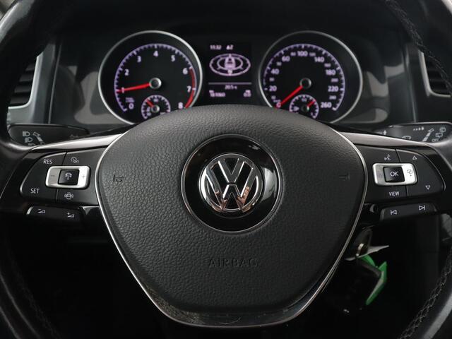 Volkswagen GOLF 1.0 TSI Comfortline | Trekhaak | Carplay | Adaptive cruise | Navigatie | Climate control | Parkeerhulp | DAB | Regen-/lichtsensor