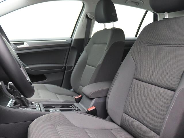 Volkswagen GOLF 1.5 TSI Comfortline Business 150PK DSG Adaptieve Cruise Controle, Achteruitrijcamera, Navi, Clima, Stoelverwarming, Trekhaak, 16" LM Velgen