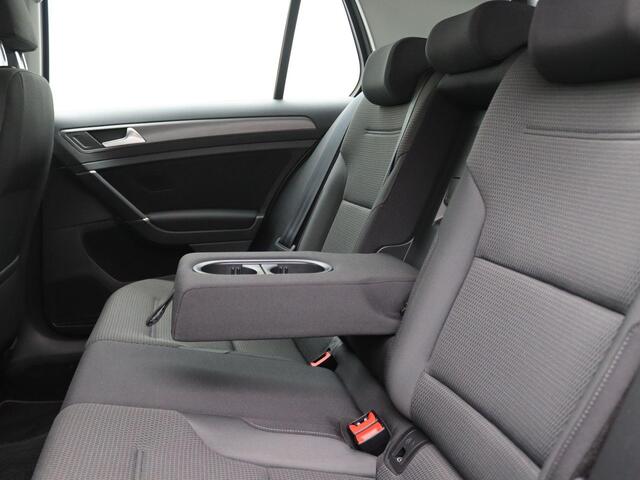 Volkswagen GOLF 1.5 TSI Comfortline Business 150PK DSG Adaptieve Cruise Controle, Achteruitrijcamera, Navi, Clima, Stoelverwarming, Trekhaak, 16" LM Velgen