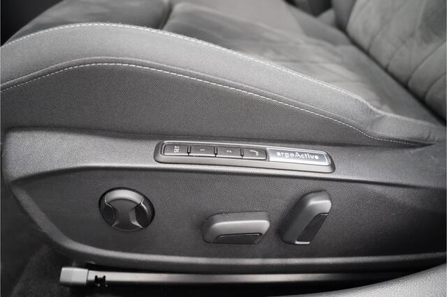 Volkswagen GOLF 1.4 eHybrid Style/Panodak/Trekhaak/Matrixled