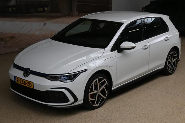 Volkswagen GOLF 1.4 eHybrid 245pk GTE | LED | Stoel & Stuur verwarming | Trekhaak | 100% (Dealer) onderhouden label