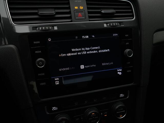 Volkswagen GOLF 1.0 TSI 110 pk Comfortline | Navigatie | Parkeersensoren voor/achter | Adaptive Cruise