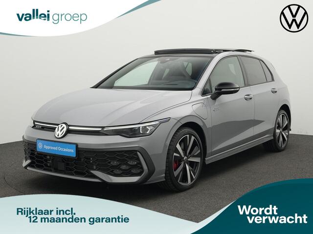 Volkswagen GOLF 1.5 eHybrid 272 pk DSG GTE | Black Style | Panoramadak | Trekhaak | Head-Up Display | 360 Camera | 18 inch