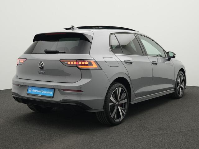 Volkswagen GOLF 1.5 eHybrid 272 pk DSG GTE | Black Style | Panoramadak | Trekhaak | Head-Up Display | 360 Camera | 18 inch