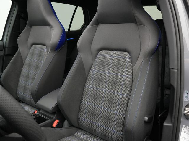Volkswagen GOLF 1.5 eHybrid 272 pk DSG GTE | Black Style | Panoramadak | Trekhaak | Head-Up Display | 360 Camera | 18 inch