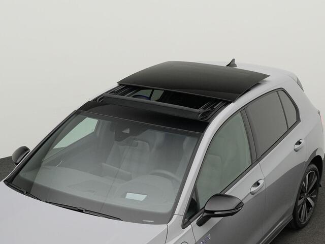 Volkswagen GOLF 1.5 eHybrid 272 pk DSG GTE | Black Style | Panoramadak | Trekhaak | Head-Up Display | 360 Camera | 18 inch