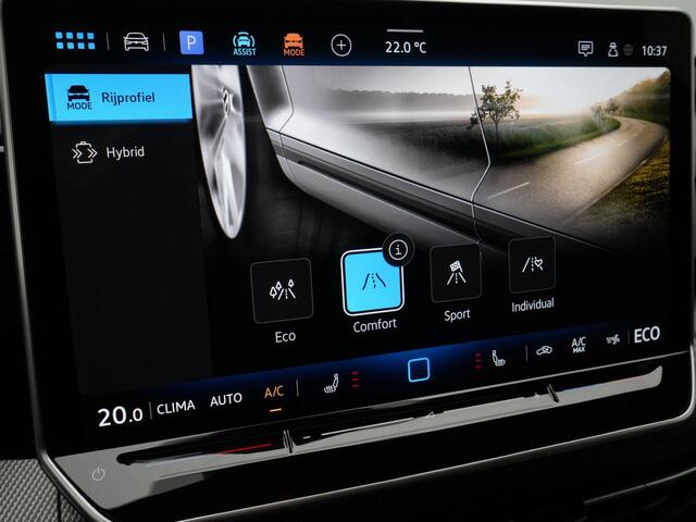 Volkswagen GOLF 1.5 eHybrid 272 pk DSG GTE | Black Style | Panoramadak | Trekhaak | Head-Up Display | 360 Camera | 18 inch