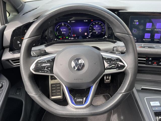Volkswagen GOLF 1.4 eHybrid GTE 17"/IQ Light/Panoramadak/Adaptieve cruise/HUD/Trekhaak/Stoel + stuurverwarming/Lane + Travel assist/Camera/Apple Carplay & Android auto/PDC v+a