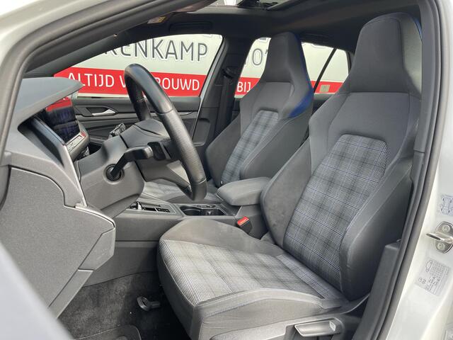 Volkswagen GOLF 1.4 eHybrid GTE 17"/IQ Light/Panoramadak/Adaptieve cruise/HUD/Trekhaak/Stoel + stuurverwarming/Lane + Travel assist/Camera/Apple Carplay & Android auto/PDC v+a