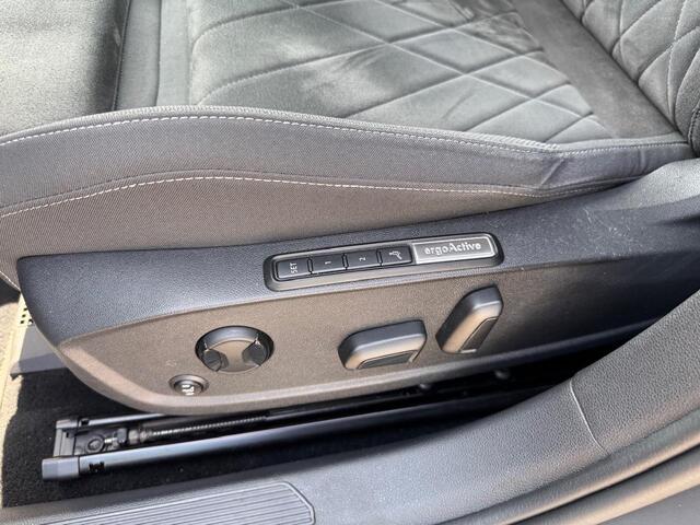 Volkswagen GOLF 1.5 eTSI Style | DSG | Navi | LED | LMV | 1e eig.