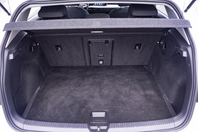 Volkswagen GOLF 1.0 TSI Life Apple Carplay Memory sportstoelen Led koplampen NAP Rijklaar!