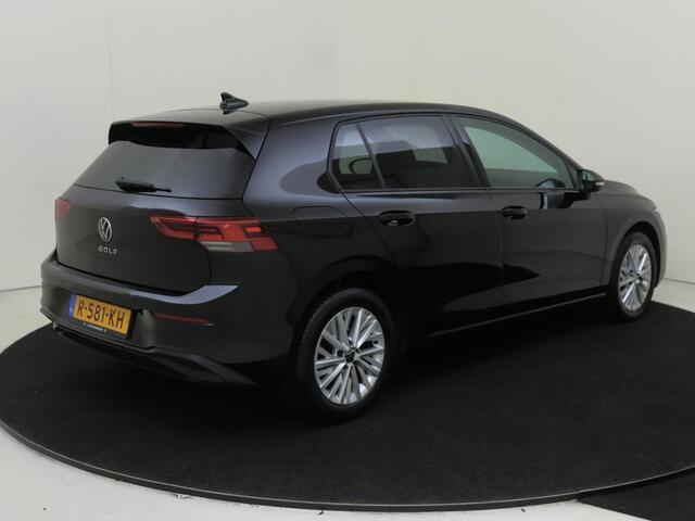 Volkswagen GOLF 1.0 TSI Life | Achteruitrijcamera | Navigatie | Adaptieve cruise control | CarPlay | Sfeerverlichting | Draadloze telefoonlader |