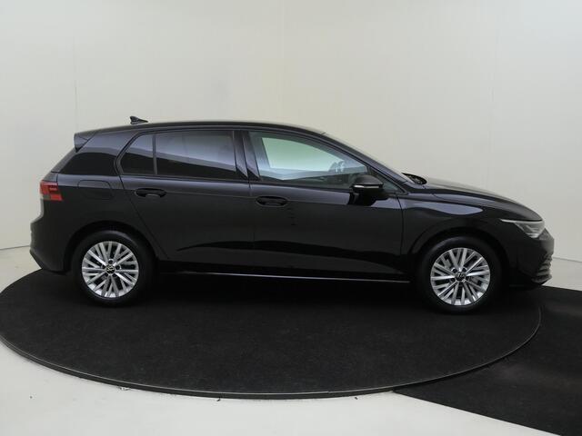 Volkswagen GOLF 1.0 TSI Life | Achteruitrijcamera | Navigatie | Adaptieve cruise control | CarPlay | Sfeerverlichting | Draadloze telefoonlader |