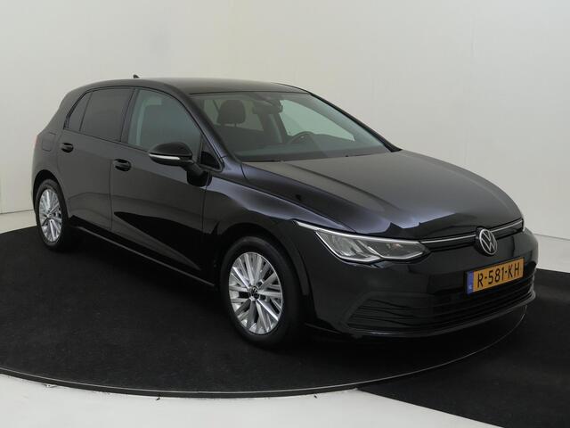 Volkswagen GOLF 1.0 TSI Life | Achteruitrijcamera | Navigatie | Adaptieve cruise control | CarPlay | Sfeerverlichting | Draadloze telefoonlader |