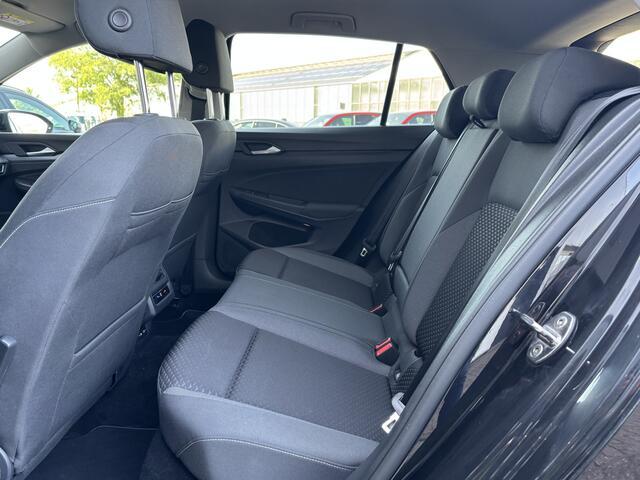 Volkswagen GOLF 1.0 eTSI DSG Active | Drive Assist | Ambient | Carplay