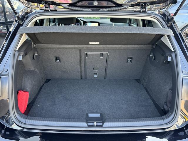 Volkswagen GOLF 1.0 eTSI DSG Active | Drive Assist | Ambient | Carplay