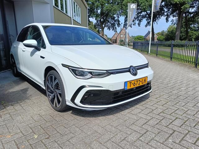Volkswagen GOLF R-Line 1.5 TSI 150 pk | Trekhaak afneembaar | Side Assist | Stoel- en stuurverwarming | LED Plus | ACC | Camera