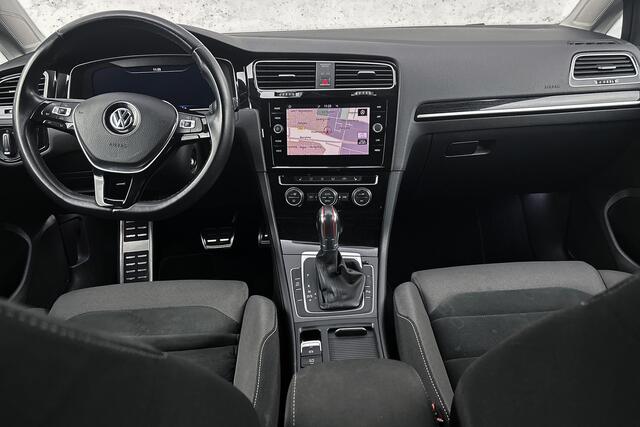 Volkswagen GOLF 1.0 TSI Highline Business R | Adaptieve cruise control | Stoelverwarming | Parkeersensoren
