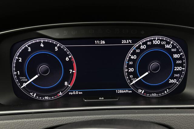 Volkswagen GOLF 1.0 TSI Highline Business R | Adaptieve cruise control | Stoelverwarming | Parkeersensoren