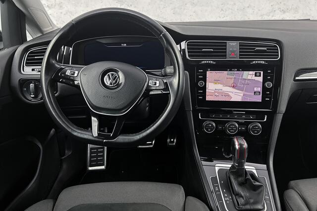Volkswagen GOLF 1.0 TSI Highline Business R | Adaptieve cruise control | Stoelverwarming | Parkeersensoren