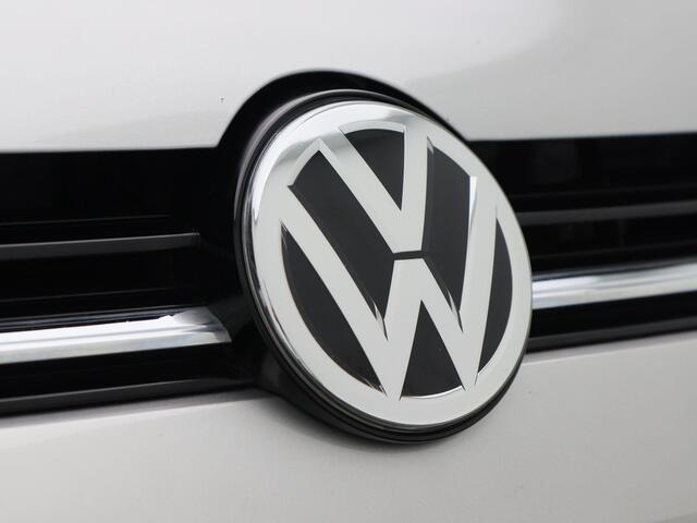 Volkswagen GOLF 1.5 TSi 150 Pk Automaat Highline | Adaptive Cruise | Climate Control | Carplay | LED | Sensoren | Navigatiesysteem | 17 Inch