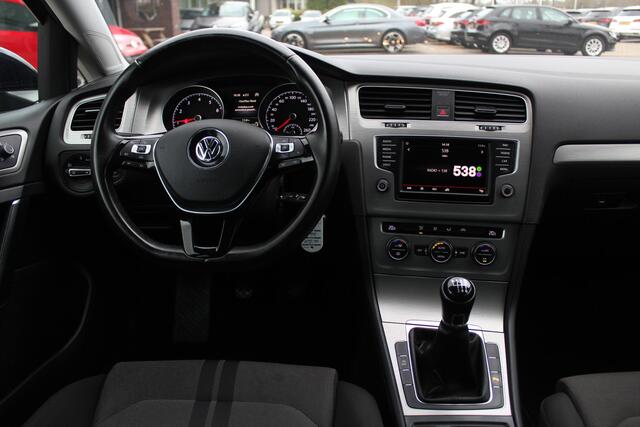 Volkswagen GOLF 1.0 TSI Connected Series / Camera / Navigatie / 16'' / Parkeerhulp V+A / Cruise Control / DAB