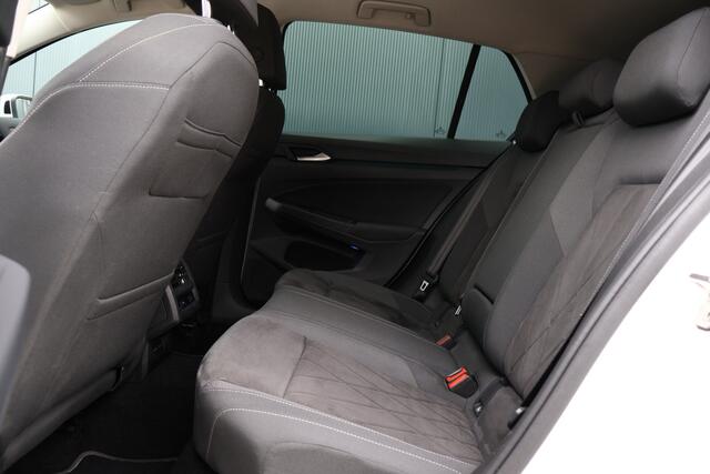 Volkswagen GOLF 1.5 eTSI 150pk Style Automaat | Stoelverwarming | Virtual Cockpit | LED | ACC | Velours