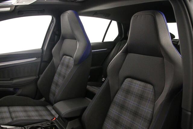 Volkswagen GOLF GTE 1.5 TSI eHybrid 272pk DSG Automaat Panoramadak, Head up display, Adaptive cruise control, Black Style, Navigatie, Achteruitrijcamera, LED matrix koplampen