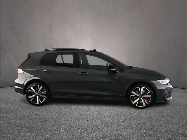 Volkswagen GOLF GTE 1.5 TSI eHybrid 272pk DSG Automaat Panoramadak, Head up display, Adaptive cruise control, Black Style, Navigatie, Achteruitrijcamera, LED matrix koplampen