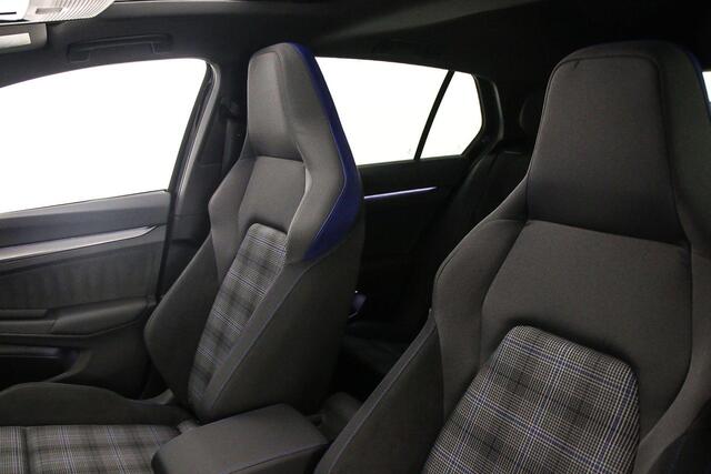 Volkswagen GOLF GTE 1.5 TSI eHybrid 272pk DSG Automaat Panoramadak, Head up display, Adaptive cruise control, LED matrix koplampen, Achteruitrijcamera, Navigatie