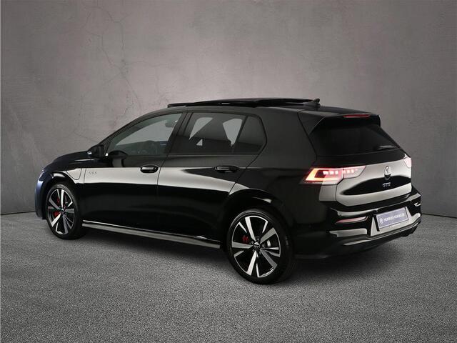 Volkswagen GOLF GTE 1.5 TSI eHybrid 272pk DSG Automaat Panoramadak, Head up display, Adaptive cruise control, LED matrix koplampen, Achteruitrijcamera, Navigatie