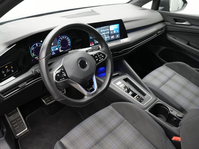 Volkswagen GOLF 1.4 eHybrid 245 pk DSG GTE | Full LED koplampen | Achteruitrijcamera | Stoelverwarming | 17 inch