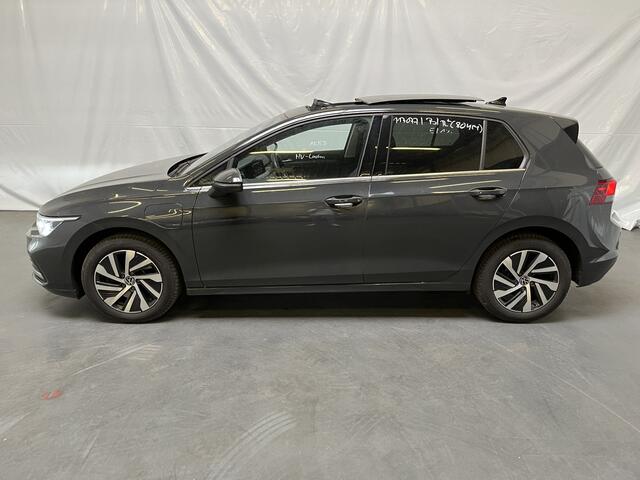 Volkswagen GOLF 1.4 eHybrid Style / AUTOMAAT/ PANO/ ELEKTR. STOEL/ STUUR-STOEL VERWARM./ APP-CONNECT/ NAVI/ DIGITAL DASH/ MATRIX/ 3-ZONE CLIMA/ ADAPT. CRUISE/ RIJ-MODI/ PARK. SENSOREN/ 16" LMV