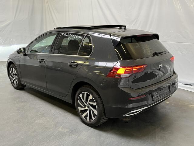 Volkswagen GOLF 1.4 eHybrid Style / AUTOMAAT/ PANO/ ELEKTR. STOEL/ STUUR-STOEL VERWARM./ APP-CONNECT/ NAVI/ DIGITAL DASH/ MATRIX/ 3-ZONE CLIMA/ ADAPT. CRUISE/ RIJ-MODI/ PARK. SENSOREN/ 16" LMV