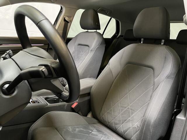 Volkswagen GOLF 1.4 eHybrid Style / AUTOMAAT/ PANO/ ELEKTR. STOEL/ STUUR-STOEL VERWARM./ APP-CONNECT/ NAVI/ DIGITAL DASH/ MATRIX/ 3-ZONE CLIMA/ ADAPT. CRUISE/ RIJ-MODI/ PARK. SENSOREN/ 16" LMV