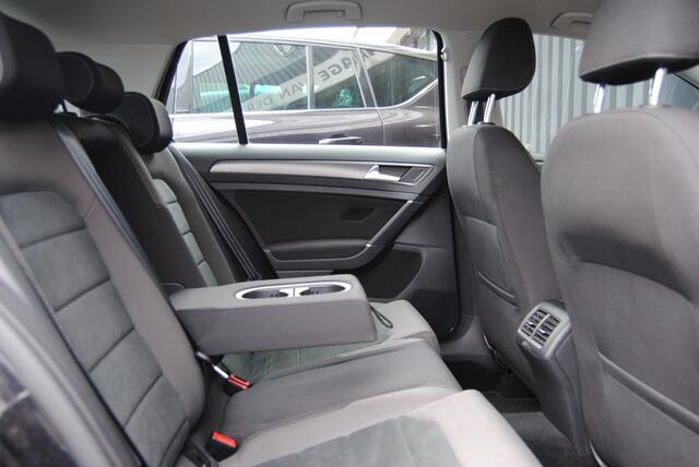 Volkswagen GOLF 1.5 TSI CL Bns | APPLE CARPLAY/ GROOT NAVI