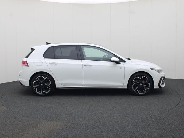 Volkswagen GOLF 1.5eTSI/150PK R-Line DSG · Navigatie · Apple/Android Carplay · Camera + Parkeersensoren · Garantie tot januari 2027