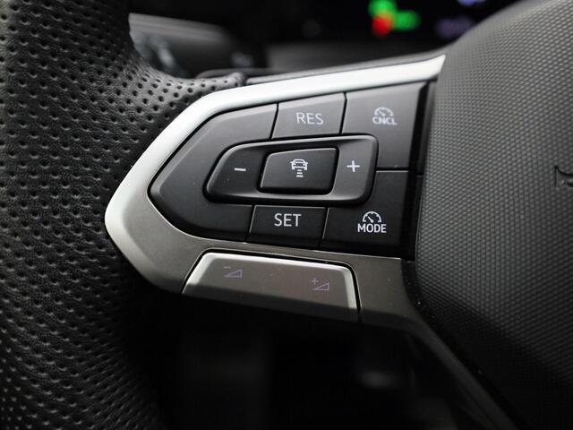 Volkswagen GOLF 1.5eTSI/150PK R-Line DSG · Navigatie · Apple/Android Carplay · Camera + Parkeersensoren · Garantie tot januari 2027