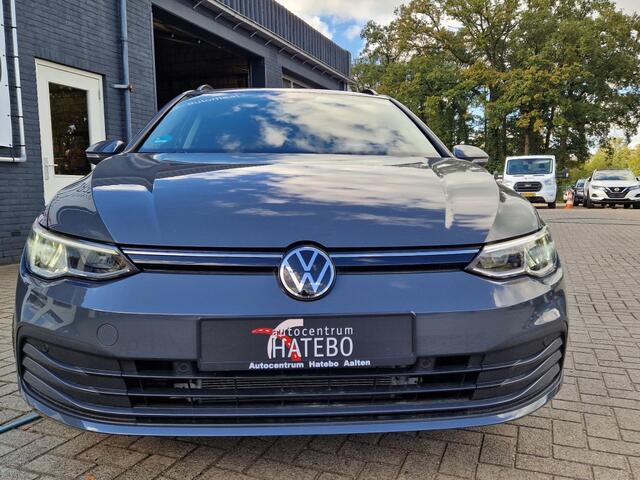 Volkswagen GOLF 1.5 TSI LIFE Bus. Autom. Navi+ Climate DAB Apple Car Trekh.
