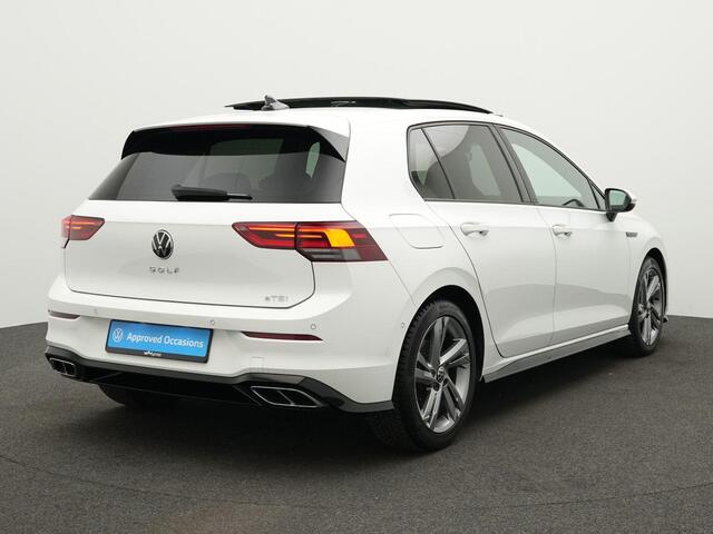 Volkswagen GOLF 1.5 eTSI 150 pk DSG R-Line Business | Panoramadak | Achteruitrijcamera | Parkeersensoren voor/achter | Park Assist | Side Assist | Adaptive Cruise | 17 inch